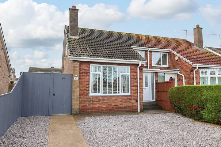 Log cabin for 2 people, with hot tub and garden in Hornsea