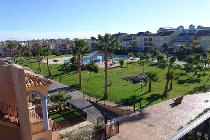Apartamento de vacaciones para 4 personas, con balcón además de jardín y piscina - 1