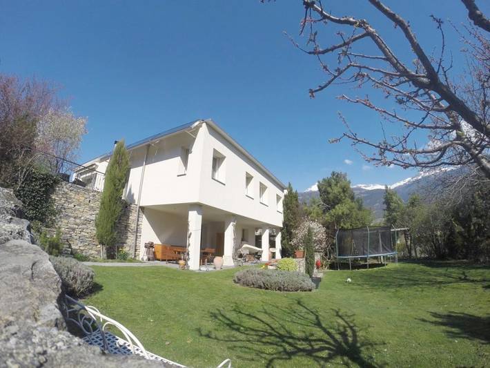 B&B für 12 Personen, mit Terrasse und Garten sowie Ausblick in Sierre