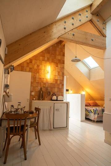 Maison d’hôte pour 3 personnes, avec jardin ainsi que terrasse et jacuzzi à Loupes
