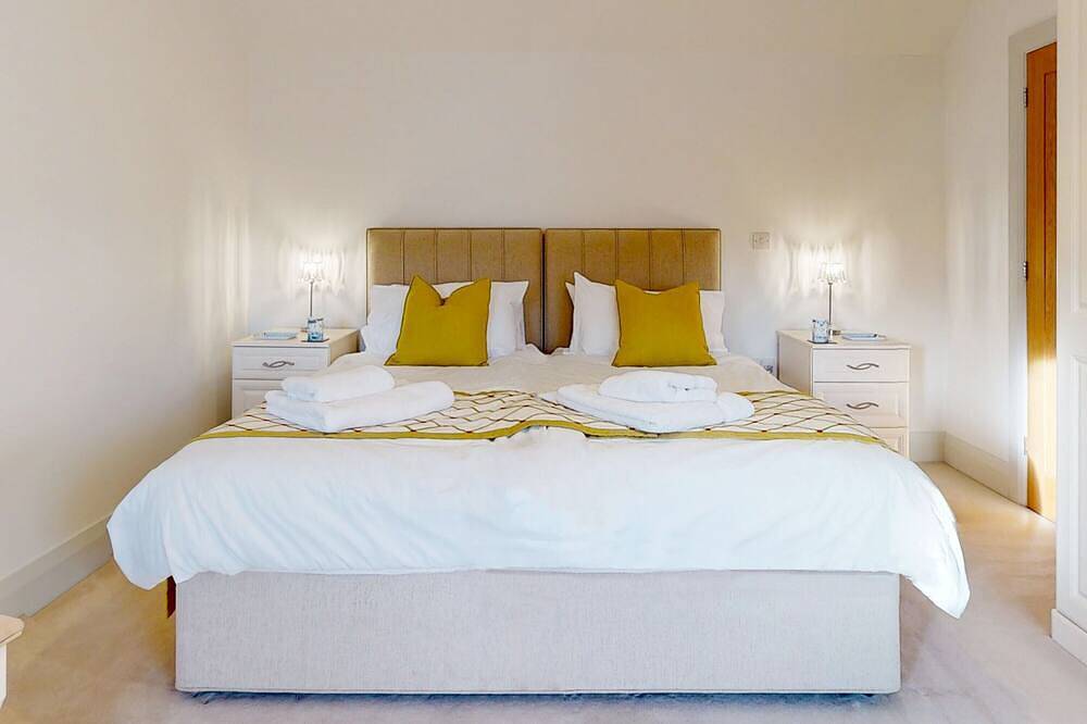 Waters Edge - Three Bedroom Cottage, Sleeps 6 in Deganwy, Conwy region