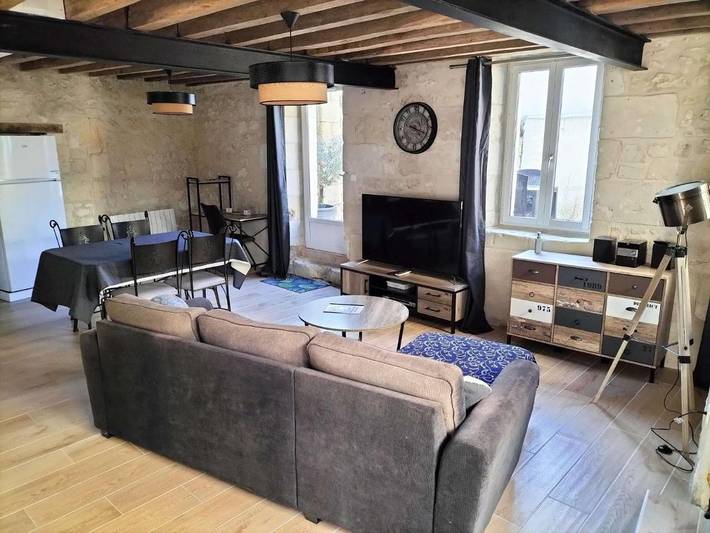 Gîte pour 4 personnes, avec terrasse à Benais