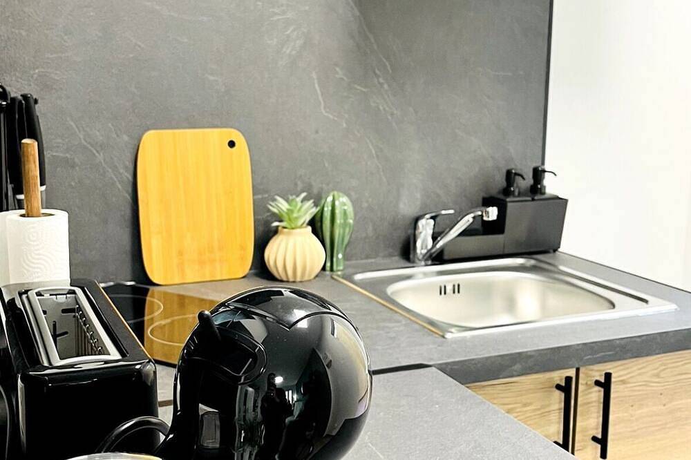 Apartamento entero, L'écrin Bleu - Studio Cosy Intra-Muros in Lunel, Côte d'Améthyste