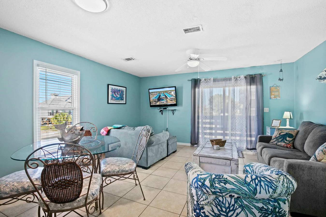 Entire apartment, Spacious 2Br Condo with Pool Steps from the Beach in Gulf Shores, Mobile Bay