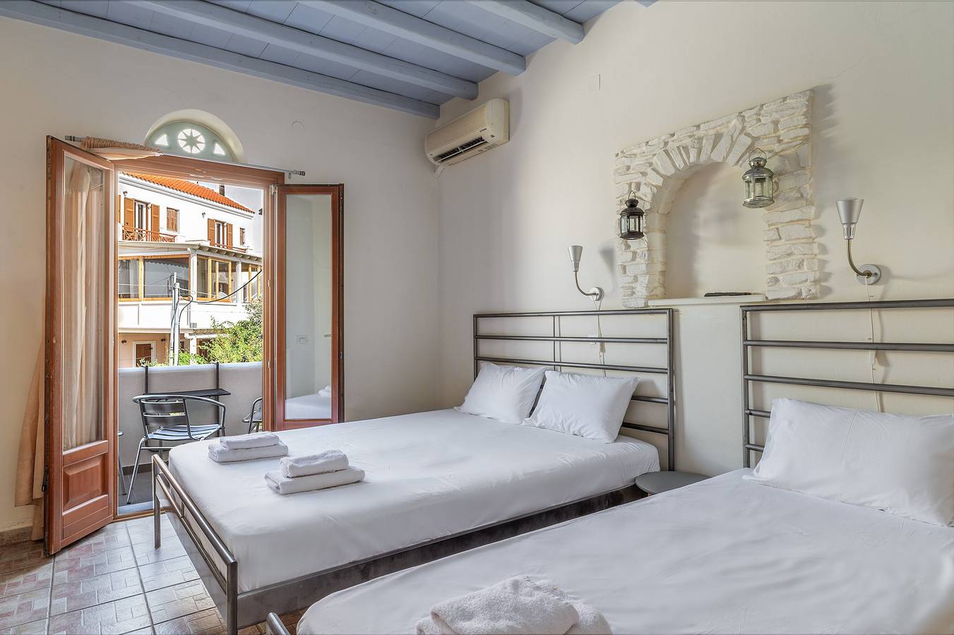 Studio 'En Tino 4' avec balcon, Wi-Fi et climatisation in Tinos