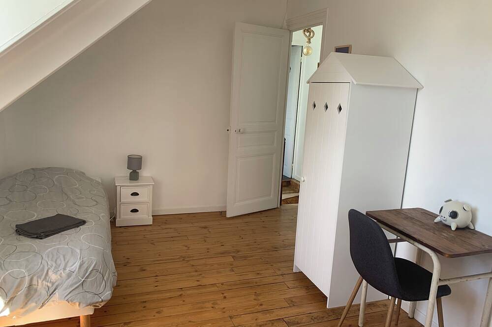 House with sea view close to: beaches, shops, Gr34 and golf course in Saint-Quay-Portrieux, Côte de Goëlo