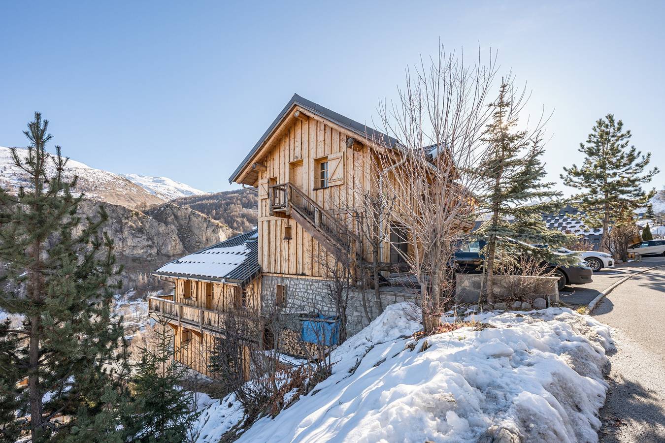 Entire apartment, Holiday Home 'Appartement Le Galibier' with Shared Garden and Wi-Fi in Valloire, Saint-Jean-de-Maurienne region