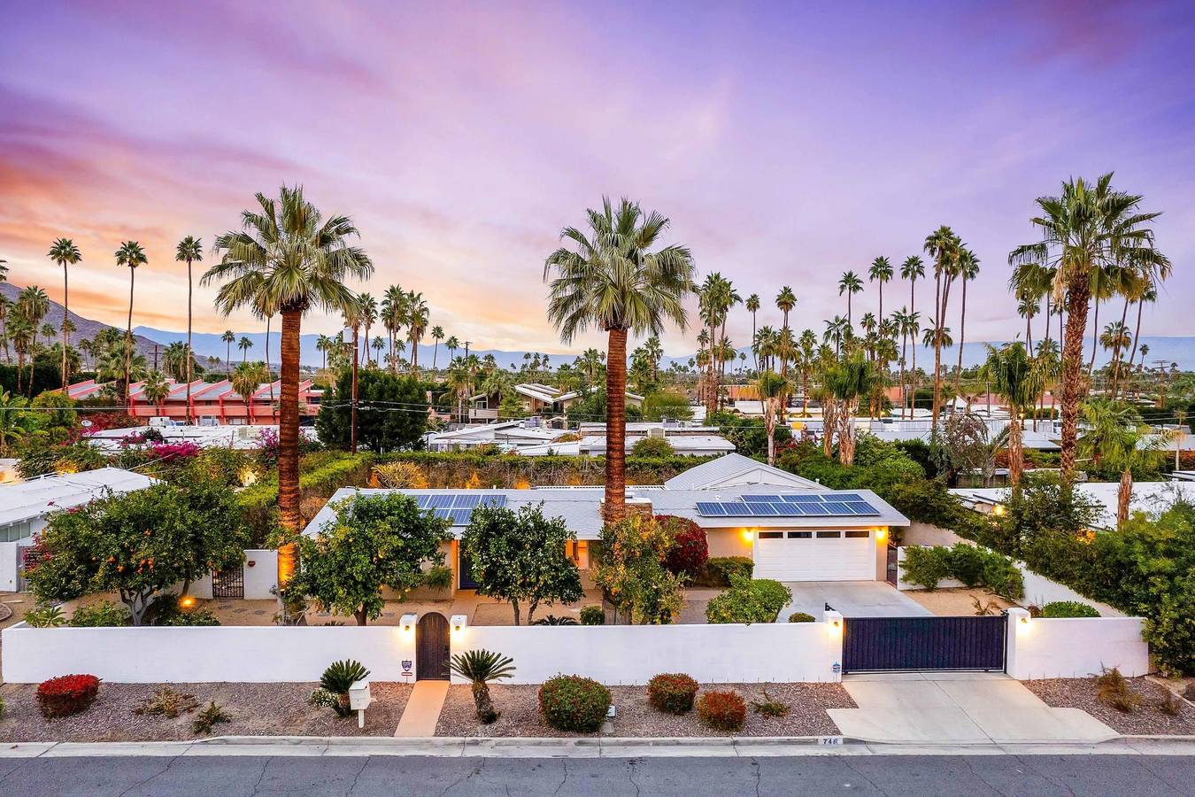 Casa de Mesquite - Large Pool Walled In Yard in Palm Springs, Coachella Valley