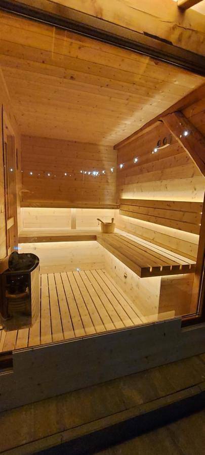 Casa rural para 2 personas, con jardín y vistas al lago además de piscina y vistas, Se admiten mascotas en Rumania