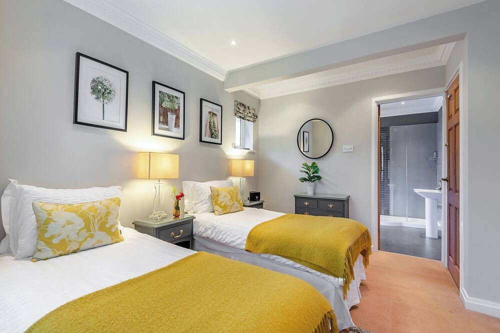 6 bedroom accommodation in Gosport in Gosport, Hampshire