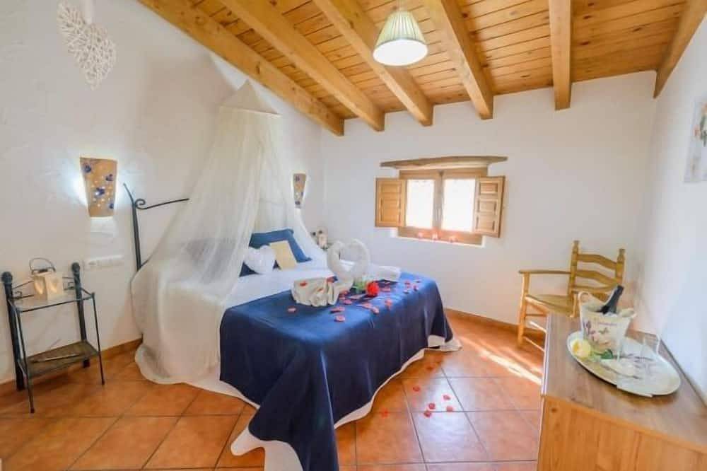 Casa rural con Jacuzzi privado. Para 2-4 personas. Tengue in Laroya, Provincia de Almería