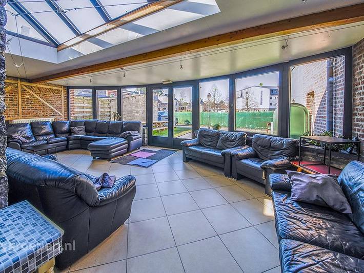 Ferienhaus für 15 Personen, mit Balkon/Terrasse und Whirlpool sowie Terrasse und Garten in Belgien