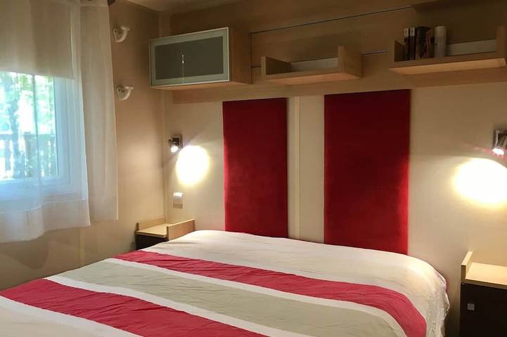 Location de vacances pour 4 personnes, avec jardin ainsi que sauna et piscine à Saint-Privat-de-Champclos - 2