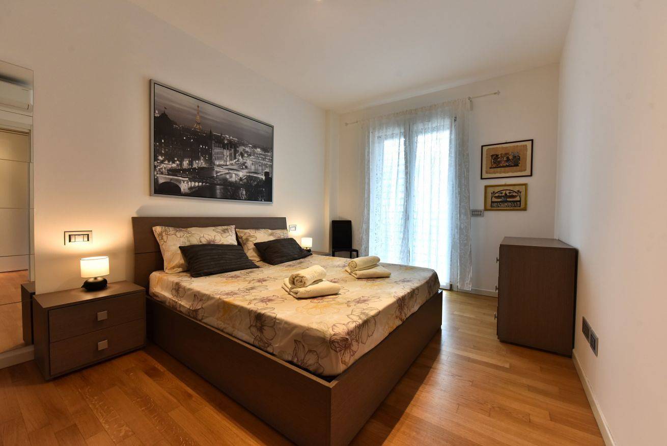 Appartamento intero, Guesthost - Casa Kikka: luminoso bilo con balcone in Cernusco sul Naviglio, Provincia di Milano