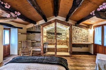 Gîte pour 6 personnes, avec jacuzzi et jardin ainsi que sauna et balcon à Paesana