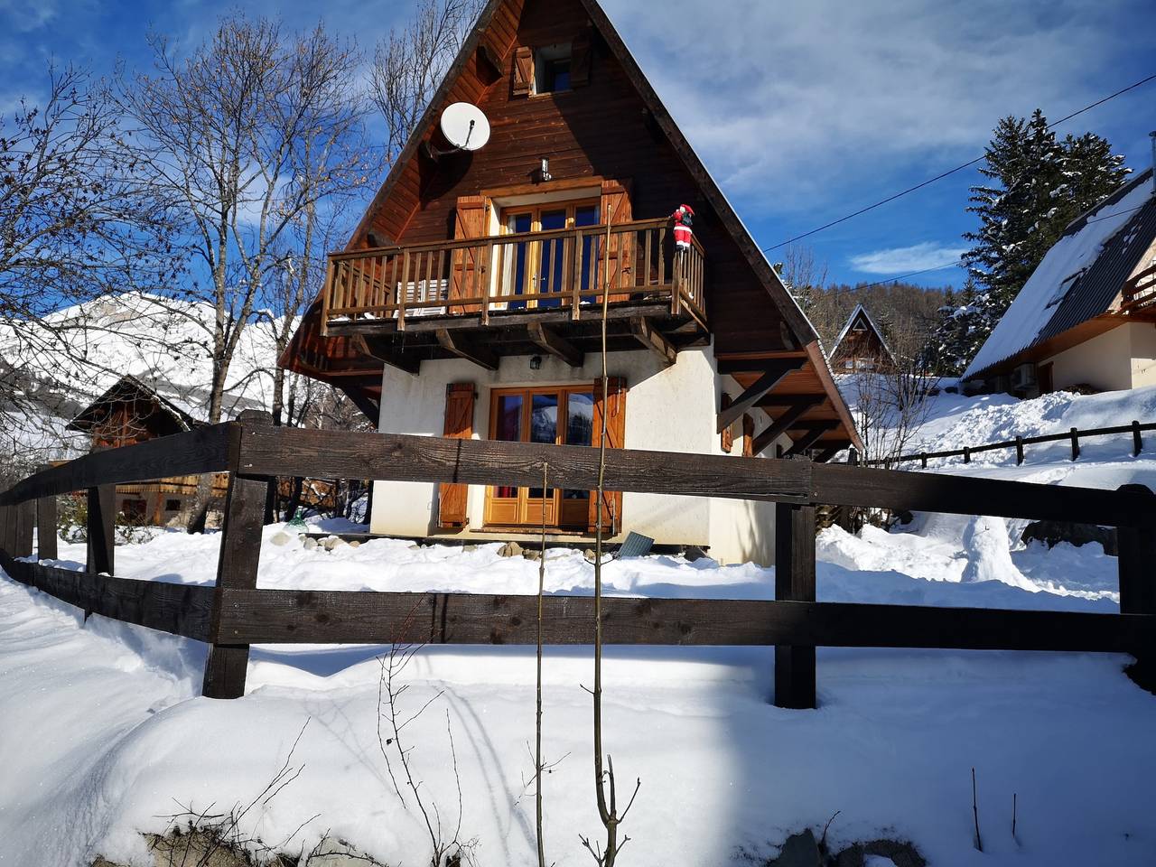 Charmantes Chalet in Allos, Blick in Allos, Castellane und Umgebung
