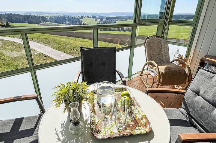 Ferienwohnung für 3 Personen, mit Pool und Balkon in Löffingen