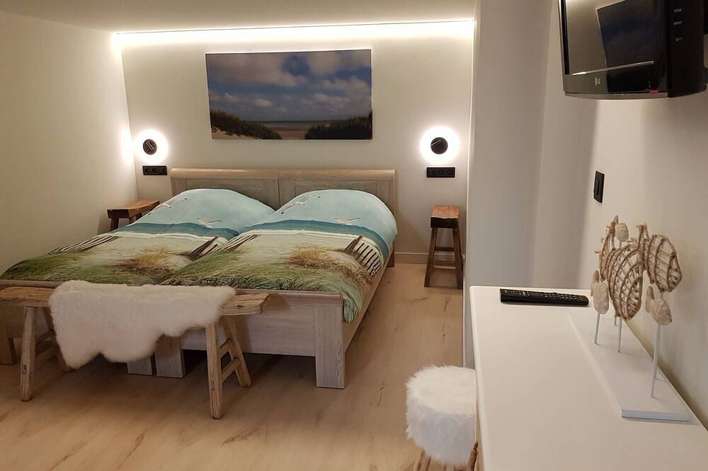 Geheel appartement, Nieuw charme appartement aan zee met terrassen, tuin en gratis parkeren. in Duinbergen, Knokke-Heist