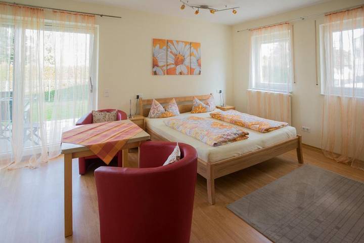 Ferienwohnung für 2 Personen, mit Balkon und Terrasse sowie Ausblick in Bad Buchau - 3
