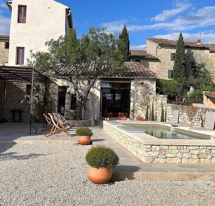 Cottage pour 14 personnes, avec piscine ainsi que jardin et vue dans Office De Tourisme De Venasque