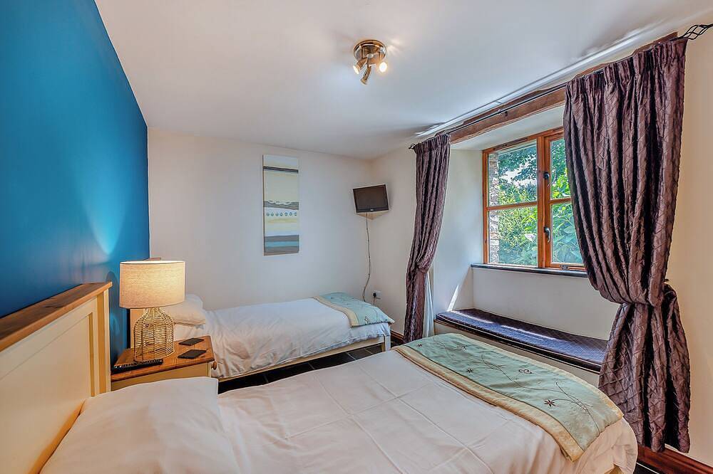 5 bedroom accommodation in Hartland, Bideford in Hartland, Hartland Devon Heritage Coast