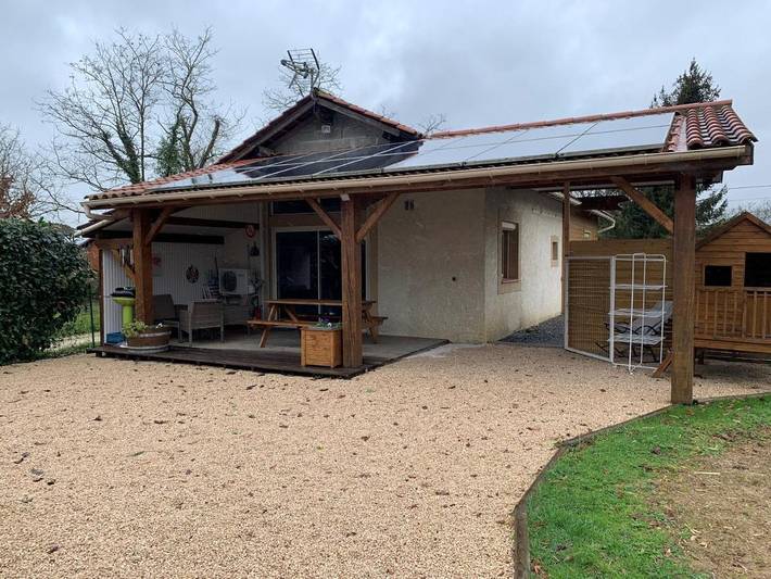 Gîte pour 6 personnes, avec jardin ainsi que vue et piscine, animaux acceptés à Jû-Belloc