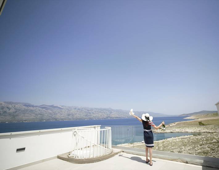 Ferienwohnung für 5 Personen, mit Seeblick und Garten sowie Ausblick und Terrasse, mit Haustier in Razanac