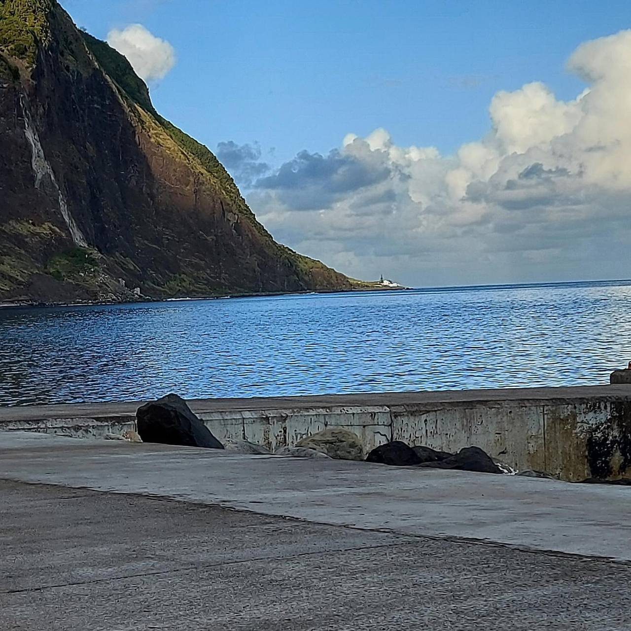 Casa Flor de Laranjeira: Terraço Partilhado, Wi-Fi e Ar Condicionado in São Miguel Island, Faial da Terra