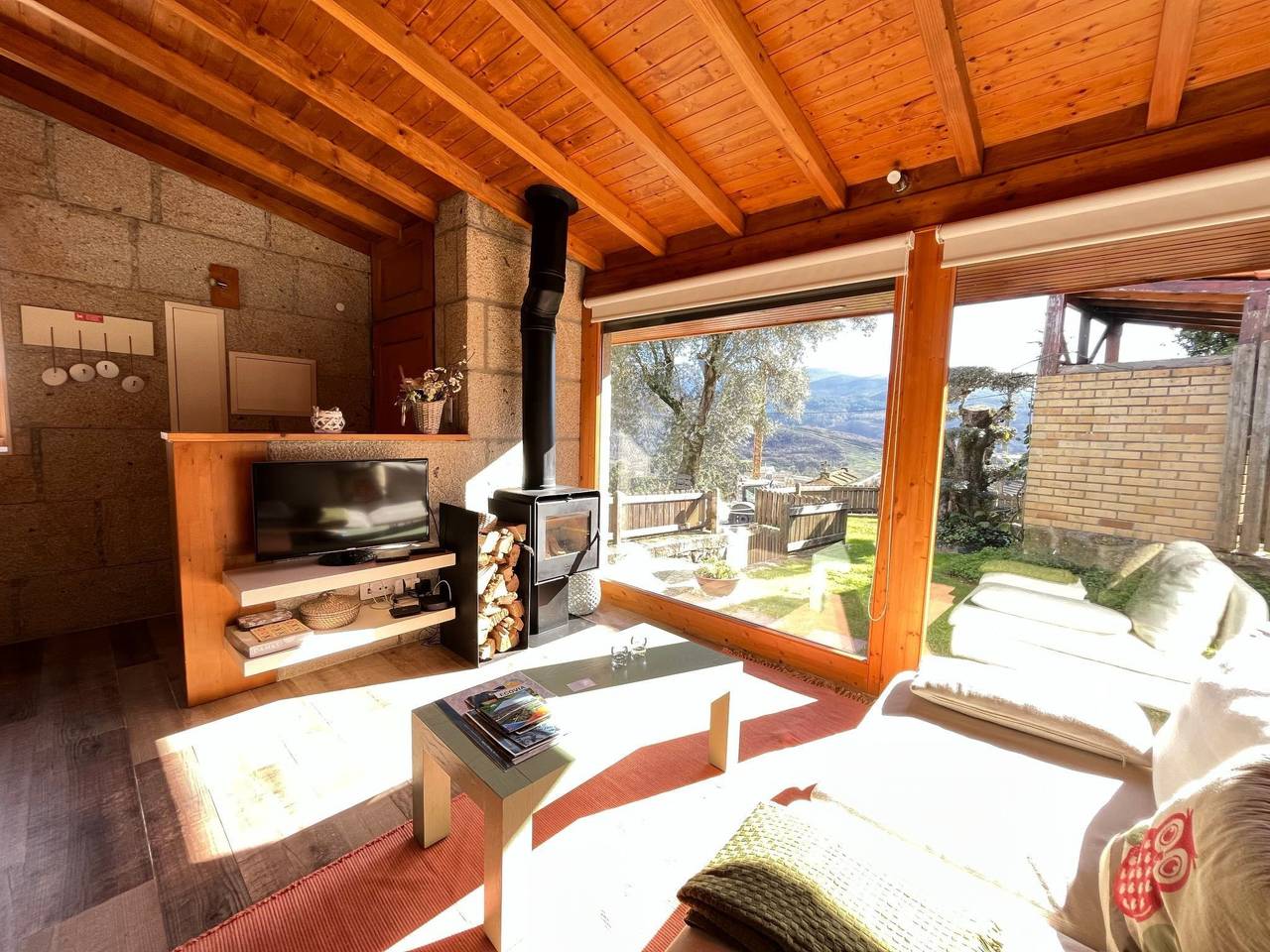 Casas das Olas 6 - Großartige Aussicht, 2 Pools, idealer Ort zum Entspannen und in São Jorge e Ermelo, Distrito de Viana do Castelo