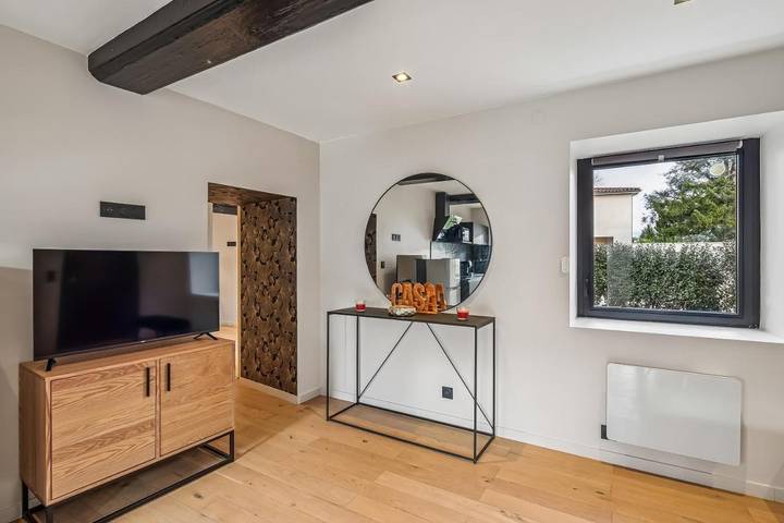 Gîte pour 4 personnes, avec jardin à La Tour-de-Salvagny - 3