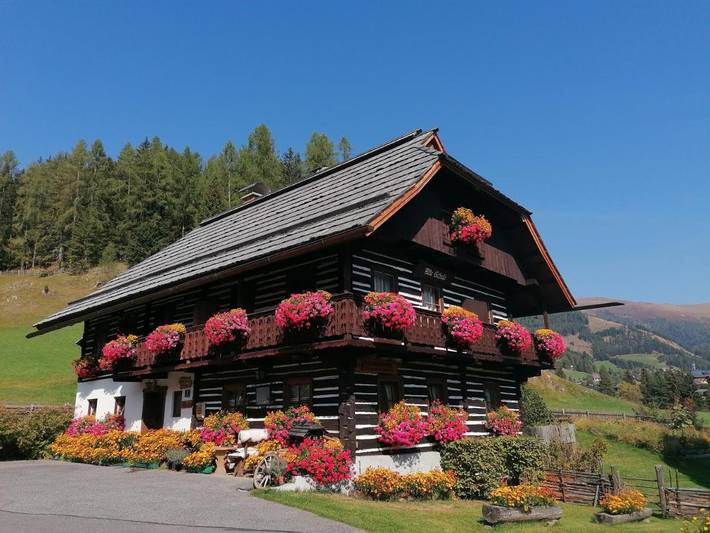 Ferienhaus für 9 Personen, mit Ausblick und Sauna sowie Garten, mit Haustier
