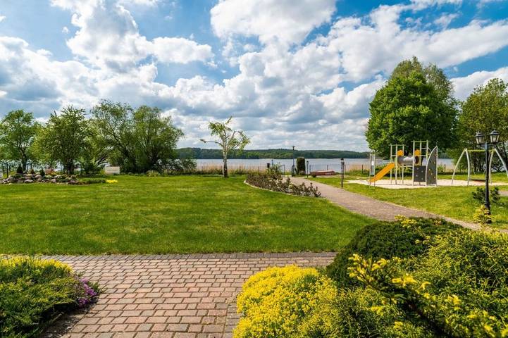 Ferienwohnung für 2 Personen, mit Terrasse und Garten sowie Ausblick und Seeblick in Polen
