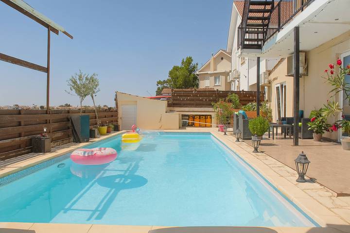 Villa for 2 people, with view and garden as well as ocean view in Larnaca District