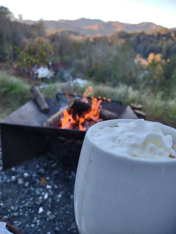 Great Smoky Mountain Tiny House Log Cabin \"Cedar Heights\" in Bryson City, Fontana Lake