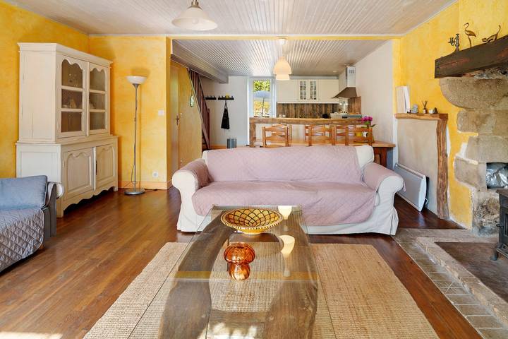 Holiday Home 'La Tremoulie' with Private Pool, Private Terrace and Wi-Fi in Champniers-et-Reilhac, Périgord-Limousin Regional Nature Park