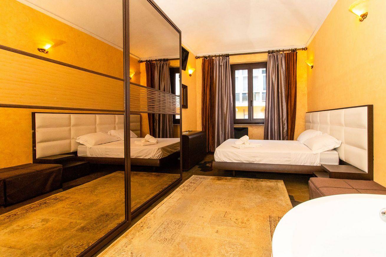 Entire apartment, Stylish Flatx2 Borgo San Paolo with Jacuzzi in Turin, Turin Province