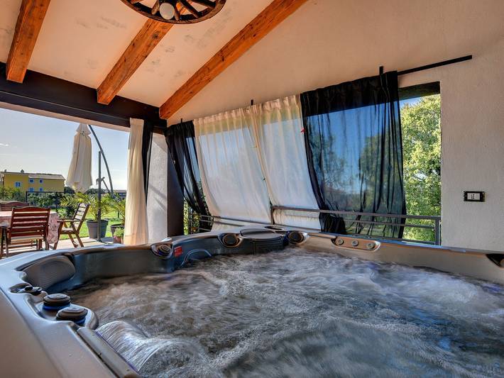 Villa für 8 Personen, mit Terrasse und Pool, mit Haustier in Rovinj - 2