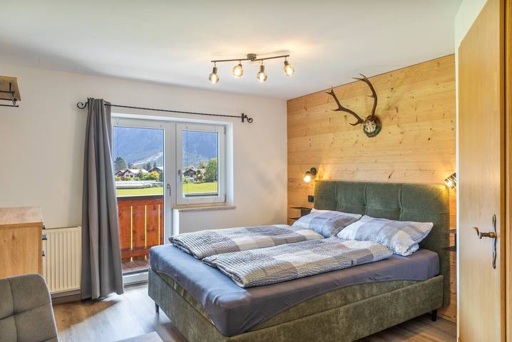 Habitación "Zimmer 2 Schulerhof" con vistas a la montaña y wifi in Oberau, Alpes Bávaros
