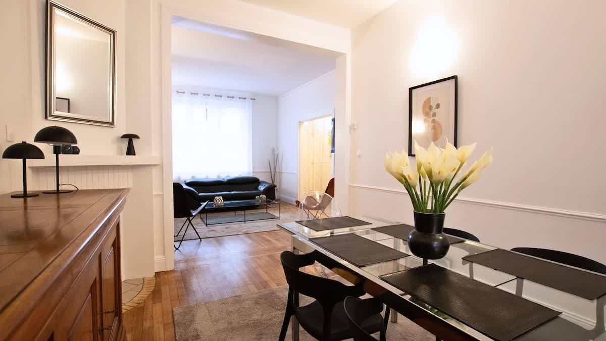 La villa douaisienne, central, terrasse privee in Douai, Department Nord