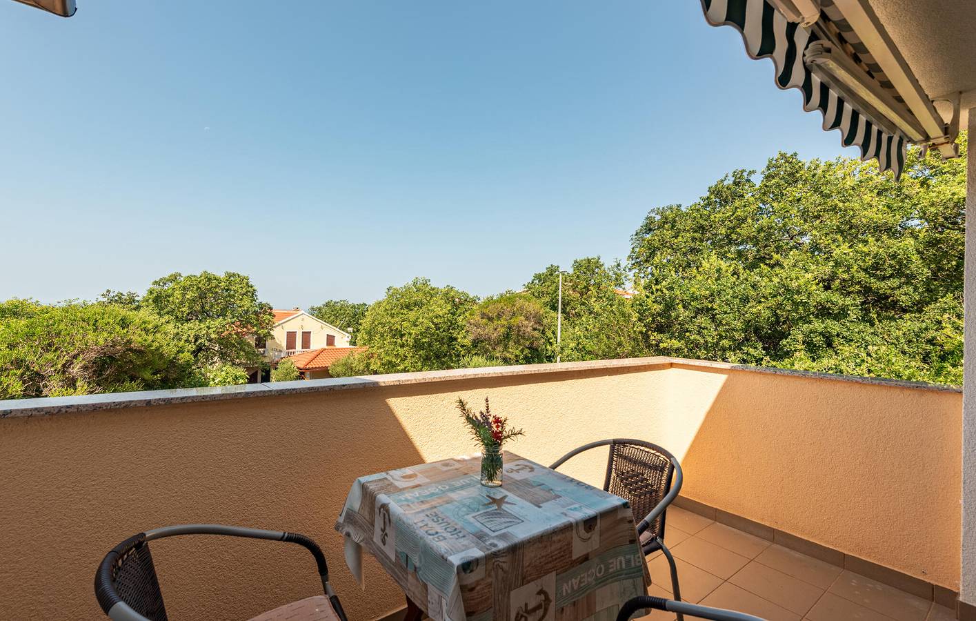 Entire holiday apartment, Seaside Retreat: Cozy Apartment with Terrace & Grill, 900m from Beach in Novalja, Pag Island