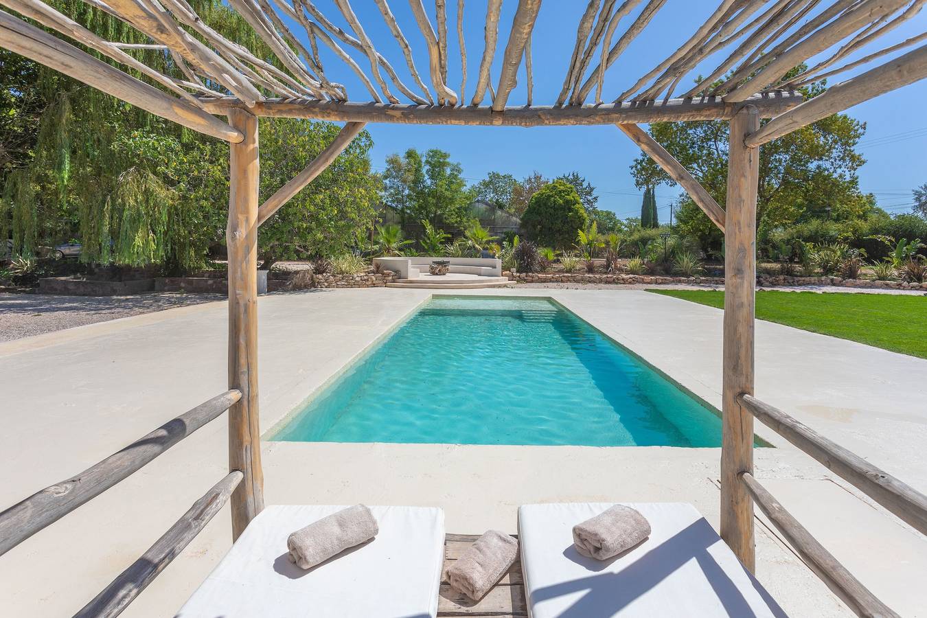 Maison de vacances 'Domaine Montserrat' avec vue sur la montagne, piscine privée et Wi-Fi in Le Luc, Région de Draguignan