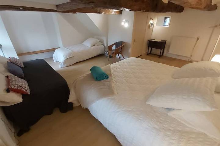 Gîte pour 5 personnes, avec terrasse ainsi que piscine et jardin à Calorguen - 3