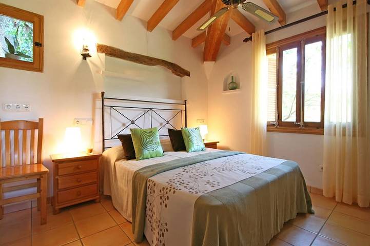 Rural tranquillity at the foot of the Tramuntana, pool with panoramic views in Campanet, Majorca Center