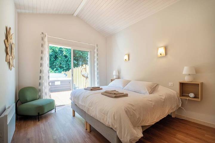 Maison familiale 15P proche de la plage avec piscine chauffée et jacuzzi in Vieux-Boucau-les-Bains, Côte d’Argent