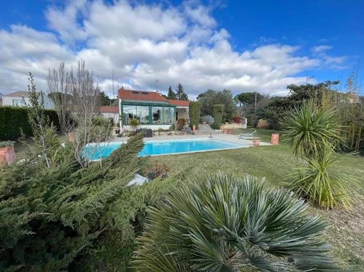 Location de vacances pour 12 personnes, avec jardin ainsi que piscine et vue, animaux acceptés à Villemoustaussou