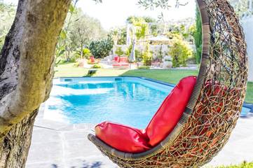 Maison d’hôte pour 2 personnes, avec piscine et jacuzzi ainsi que jardin et bassin pour enfant dans les Alpes maritimes
