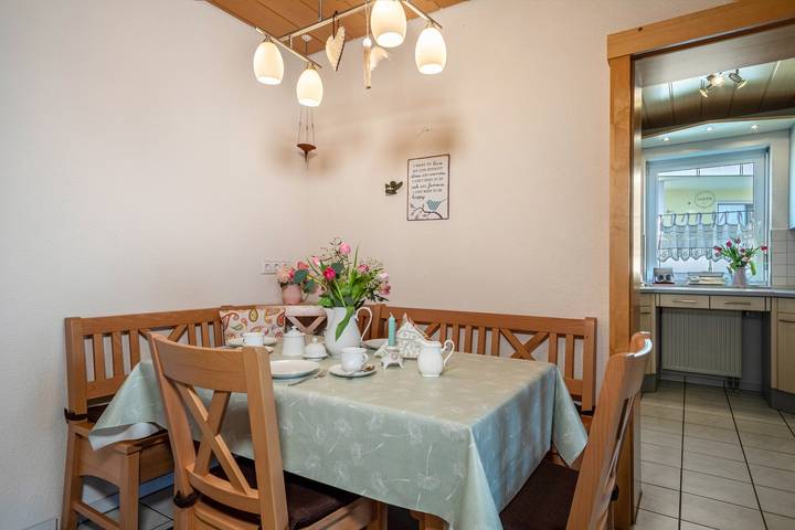 Ganze Wohnung, Ferienwohnung Lichtblick mit Balkon und Bergsicht in Friedrichshafen, Region Bodensee-Oberschwaben