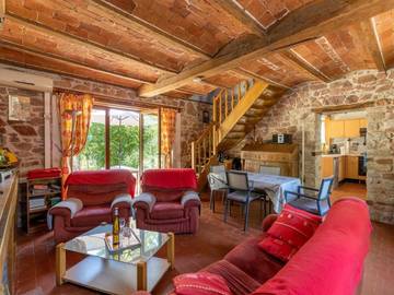 Gîte pour 6 personnes, avec terrasse ainsi que piscine et jardin, animaux acceptés dans Rouy
