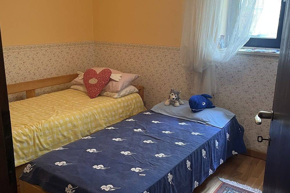 Villa Lilli with magnificent sea view 10 minutes from the beach in Cipressa, Riviera di Ponente