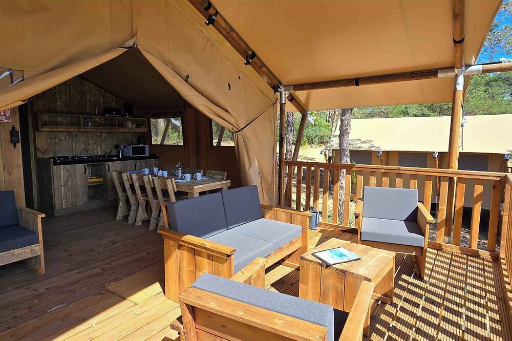 Eco Camping | Tente Lodge tout confort | Piscine in Saint-Laurent-du-Verdon, Verdon Regional Natural Park